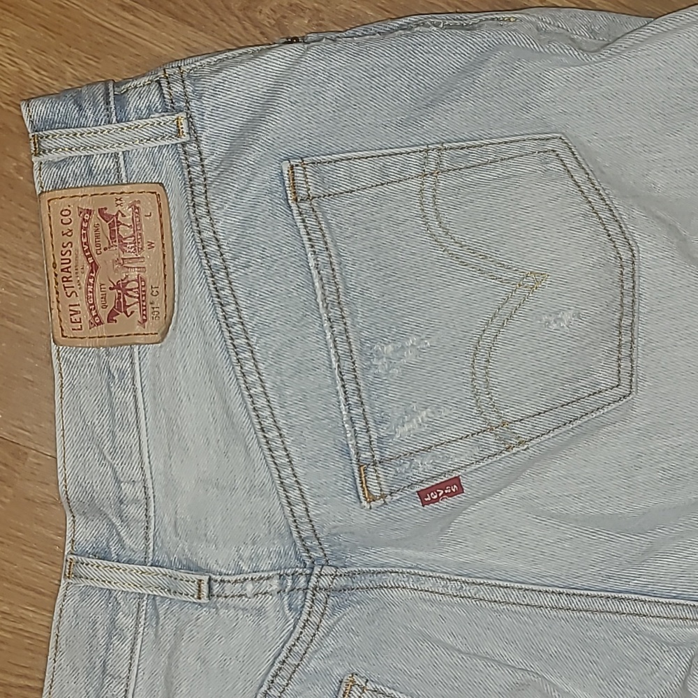 Levi's 501 Button Fly Light Wash Distressed Jeans Sz 14/32 - Picture 3 of 4